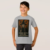 Ginger Witch met haar vliegende wasberen T-shirt (Voorkant volledig)
