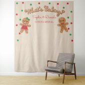 Gingerbread geslacht onthulling banner foto achter wandkleed (In situ)
