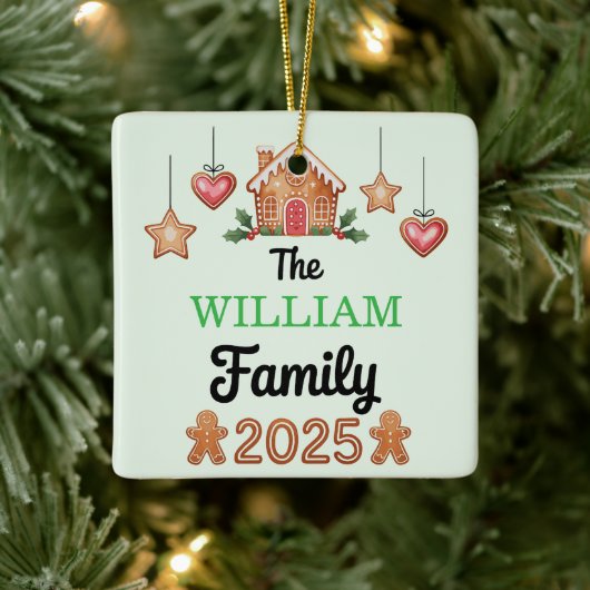 Gingerbread House Family Name 2025 Christmas Keramisch Ornament (Boom)