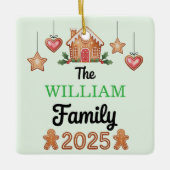 Gingerbread House Family Name 2025 Christmas Keramisch Ornament (Voorkant)