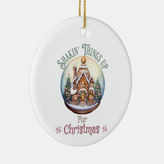 Gingerbread House in Snow Wereldbol Kerstvakantie Keramisch Ornament (Rechts)