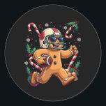 Gingerbread Man Spelen Football Christmas Xmas Ki Ronde Sticker<br><div class="desc">Gingerbread Man Spelen Football Christmas Xmas Kinder</div>
