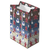Gingerbread Mannen en Sneeuwmannen, Kerstcadeauzak Medium Cadeauzakje (Voorkant Gekanteld)