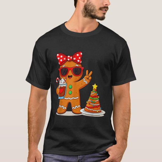 Gingerbread Women Drinking Coffee Christmas Tree C T-shirt (Voorkant)