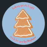 Gingerbrood Cookies Classic Round Sticker<br><div class="desc">Gingerbrood Cookies vieren de Feestdagen met dit leuke koekje met een ontbijtkoek,  dat ideaal is voor de hele familie. Dit ontwerp is ideaal voor uw volgende kerstfeest,  kerstkoekjesruil of alleen voor uw volgende vakantiebijeenkomst. Het ontwerp is volledig aanpasbaar. Bekijk de coördinerende kantoorbenodigdheden en cadeaus.</div>