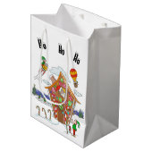 Gingerbrood House Santa en Elves Colorful Comic Medium Cadeauzakje (Voorkant Gekanteld)