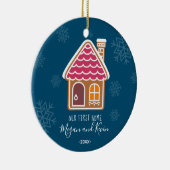 GIngerbrood huis ons eerste kerstfeest thuis Keramisch Ornament (Rechts)