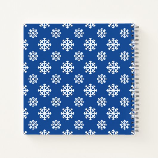 Gingerbrood Man op Blue White Snowflakes Pattern Notitieboek (Achterkant)