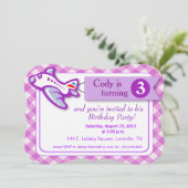 Gingham Banner Plane Birthday | lavendel Kaart (Staand voorkant)