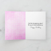 Gingham Birthday Stick Girl met Daisies Kaart (Binnen)