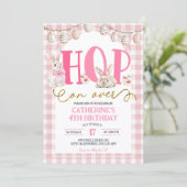 Gingham Boho Floral Hop on over Bunny Birthday Kaart (Staand voorkant)