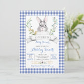 Gingham bunny baby shower-uitnodiging kaart (Staand voorkant)