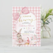 Gingham Coquette Pink Floral Bunny Baby Shower Kaart (Staand voorkant)