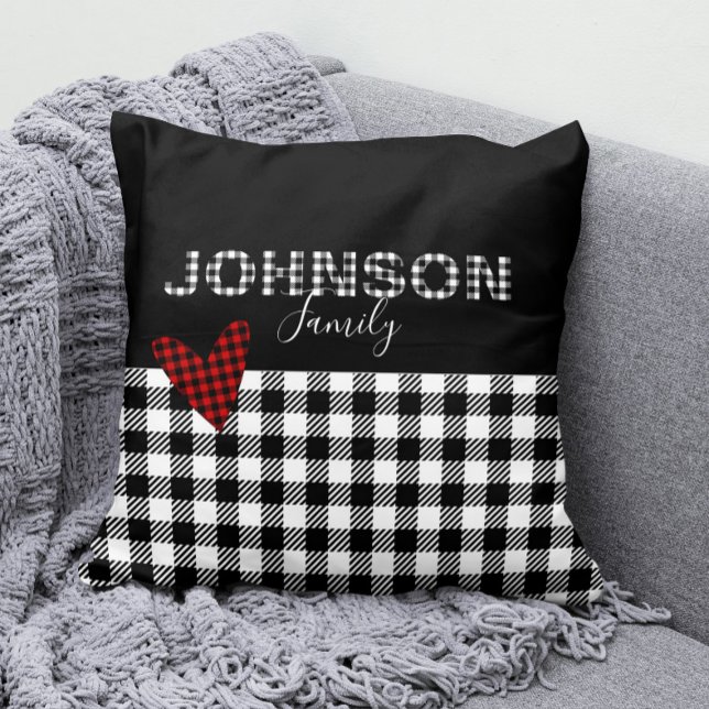 Gingham Gepersonaliseerde zwarte en witte buffelch Kussen (Family Name Black and White Buffalo Check Pillow with Red Gingham Heart)