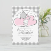 Gingham Iets Bunny Is Eén Verjaardag Persoonlijk G Kaart (Staand voorkant)
