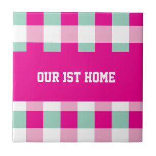 Gingham Patroon Ons 1e Huis Tegeltje
