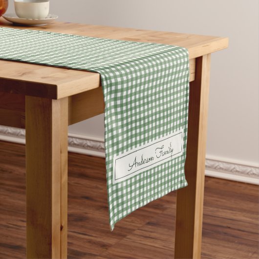 Gingham Pattern in Green with double Family Name Korte Tafelloper (Voorbeeld)