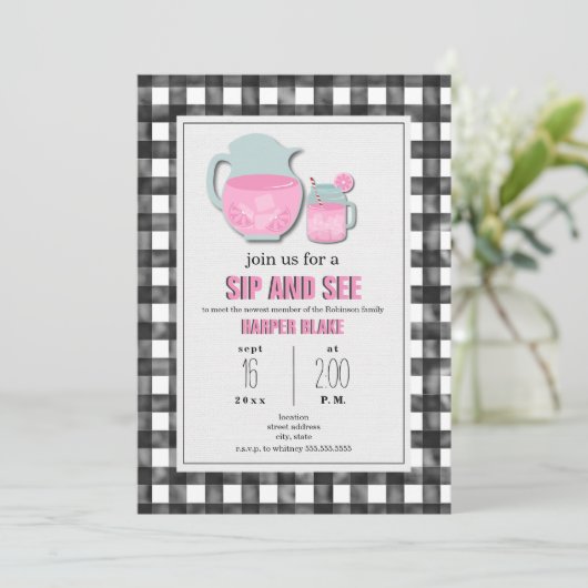 Gingham Pink Lemonade Sip & See Baby Invitation Kaart (Staand voorkant)