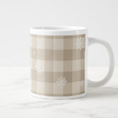 Gingham Snowflake Mug – Beige & Taupe Farmhouse Grote Koffiekop (Rechts)