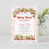 Gingham Strawberry Baby shower Invitation Kaart (Staand voorkant)