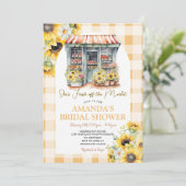 Gingham Zonnebloemen Ze is van de markt bruids Kaart (Staand voorkant)