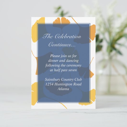 Ginkgo-bladeren blauw huwelijksenvelop kaart (Staand voorkant)