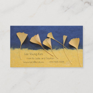 Ginkgo-bladeren op handgemaakt papier moeder contactkaartje