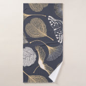 Ginkgo Leaves: Naadloze bloemige elegantie. Badhanddoek (Badhanddoek)