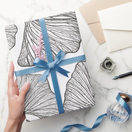 Ginkgo verlaat Verpakkingspapier. Zwart-Wit Cadeaupapier (Geschenken)