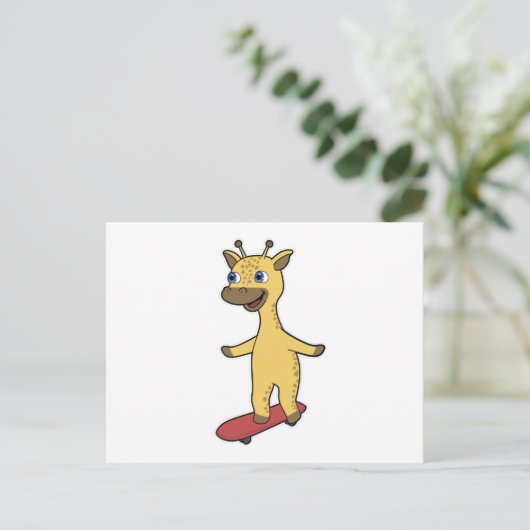 Giraffe als schaatser met skateboard briefkaart (Staand voorkant)