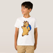 Giraffe als student met rugzak t-shirt (Voorkant volledig)