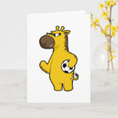 Giraffe als voetballer met voetbal kaart (Gele Bloem)