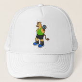 Giraffe als volleybalspeler met volleybal trucker pet (Voorkant)