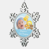 Giraffe Baby's eerste kerstfoto Tin Sneeuwvlok Ornament (Rechts)