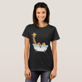 Giraffe Bathe Bathtub T-shirt (Voorkant volledig)