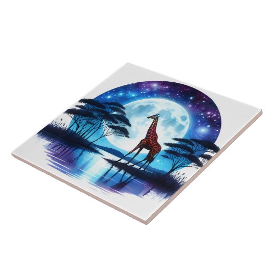 Giraffe bij het serene meer onder een volle maan tegeltje (Zijkant)