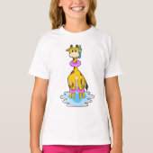 Giraffe bij zwemmen met draaiende ring t-shirt (Voorkant)