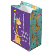Giraffe Birthday Party Medium Cadeauzakje (Voorkant Gekanteld)