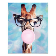 Giraffe Blaast Kauwgom Blauwe Gevlekte Achtergrond