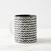 Giraffe Black en Gray Chevron Pattern Tweekleurige Koffiemok (Voorkant links)