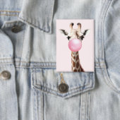 Giraffe blazen roze bubbel kauwgom grillige kunst button (Insitu)