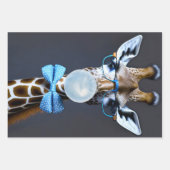 Giraffe die een bril dragen, boog stropdas blazen inpakpapier vel (Voorkant)