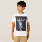 Giraffe die een bril dragen, boog stropdas blazen  t-shirt (Voorkant volledig)