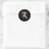 Giraffe die uit een rits komt ronde sticker (Tas)