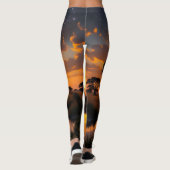 Giraffe drink water bij Cosmic Sunset Leggings (Achterkant)