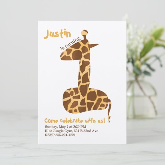Giraffe eerste uitnodiging van de Birthday Party (Staand voorkant)