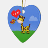 Giraffe en vlinder in liefde keramisch ornament (Links)
