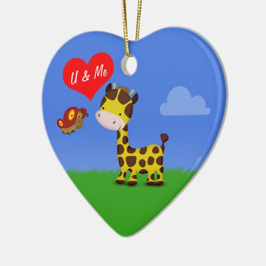 Giraffe en vlinder in liefde keramisch ornament (Links)