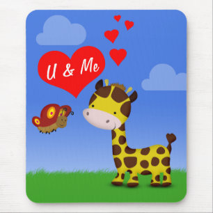 Giraffe en vlinder in liefde muismat