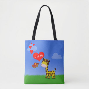 Giraffe en vlinder in liefde tote bag